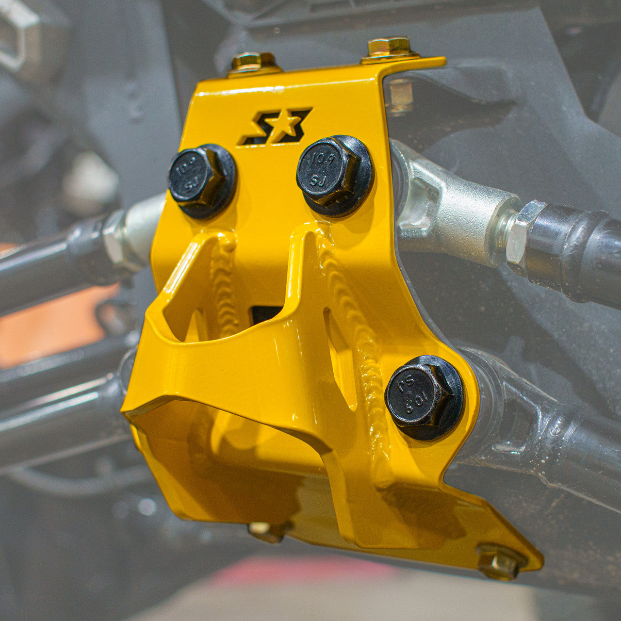 Can-Am Maverick R Radius Rod Pull Plate