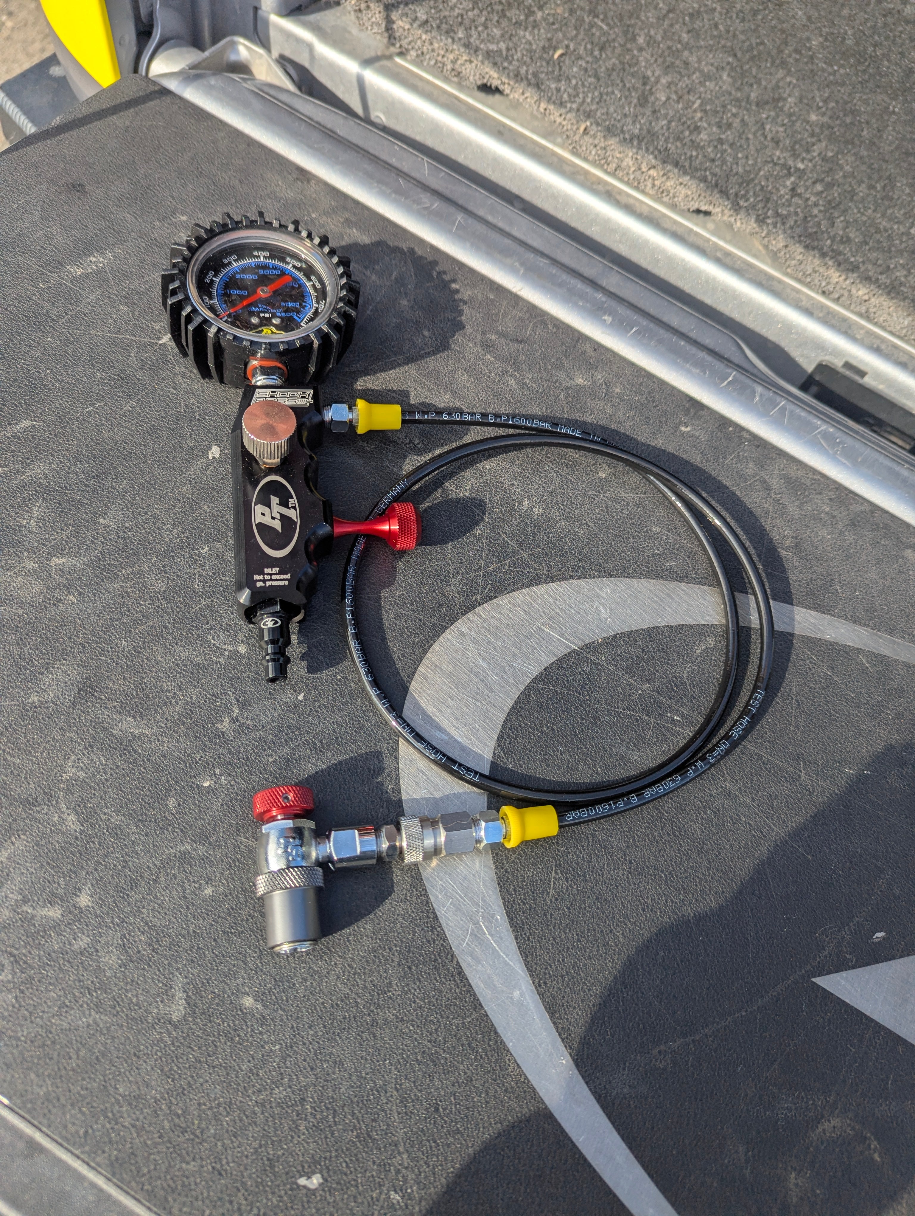 Shock Inflator with Gauge Tool