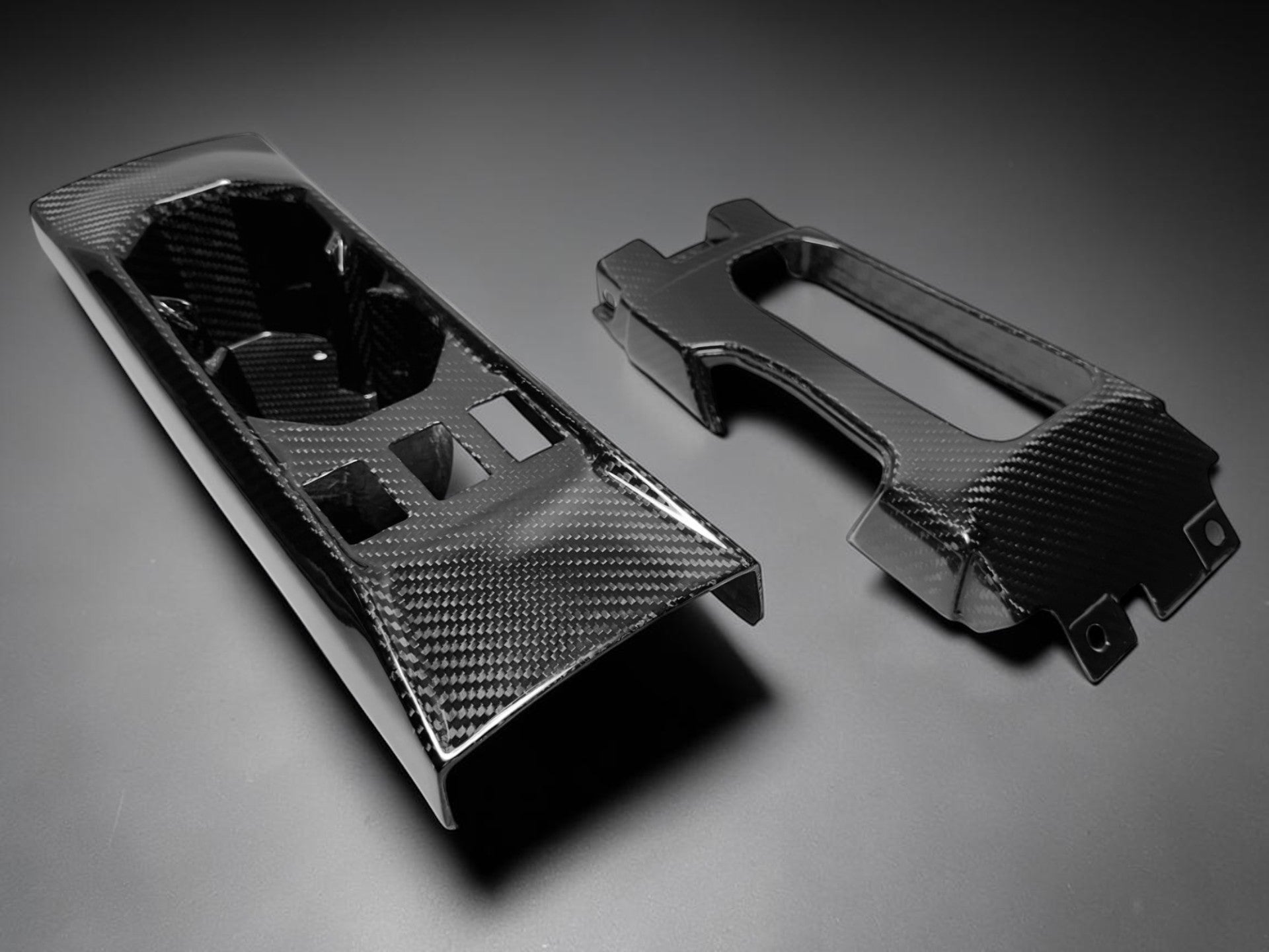 CAN AM MAVERICK R CARBON FIBER - FRONT CENTER CONSOLE